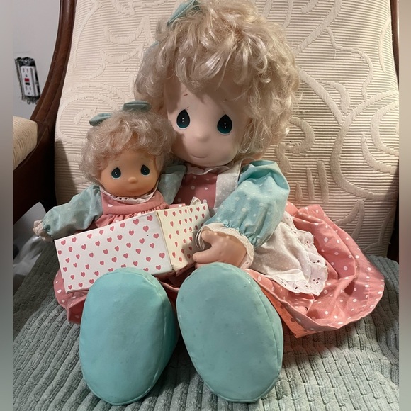 Vintage Precious Moments 16” Doll Milly and her new baby doll - Picture 9 of 9
